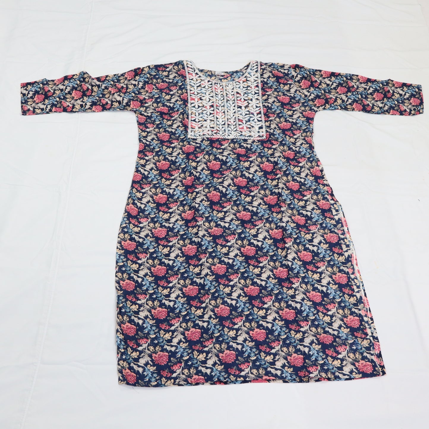 Vintage Charm: Floral Kurti with Lace Detailing