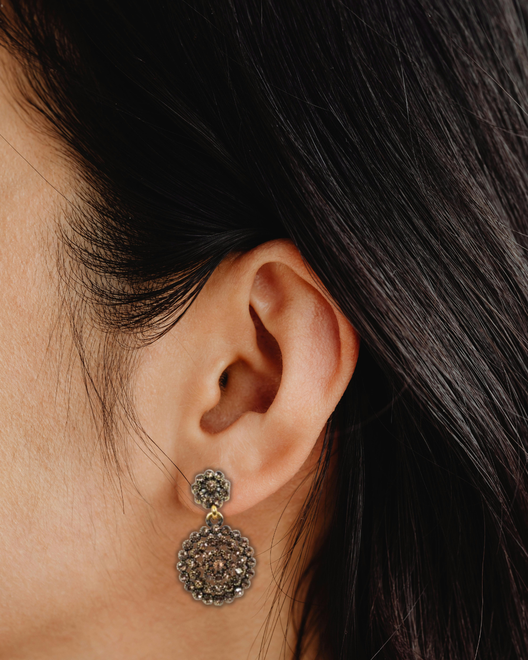 Elegant Crystal Drop Earrings (KN1650)
