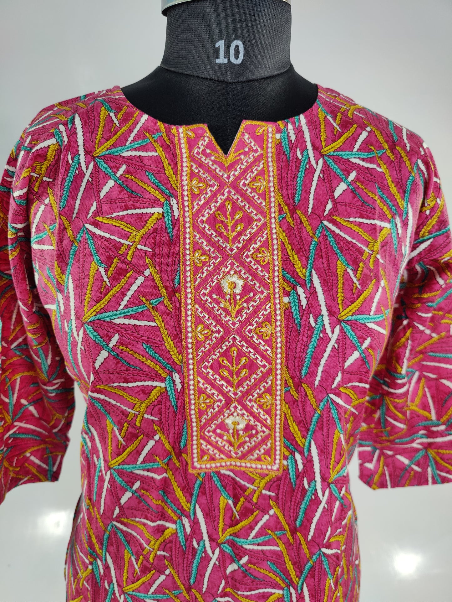 Enchanting Pink Kurta with Geometric Motifs