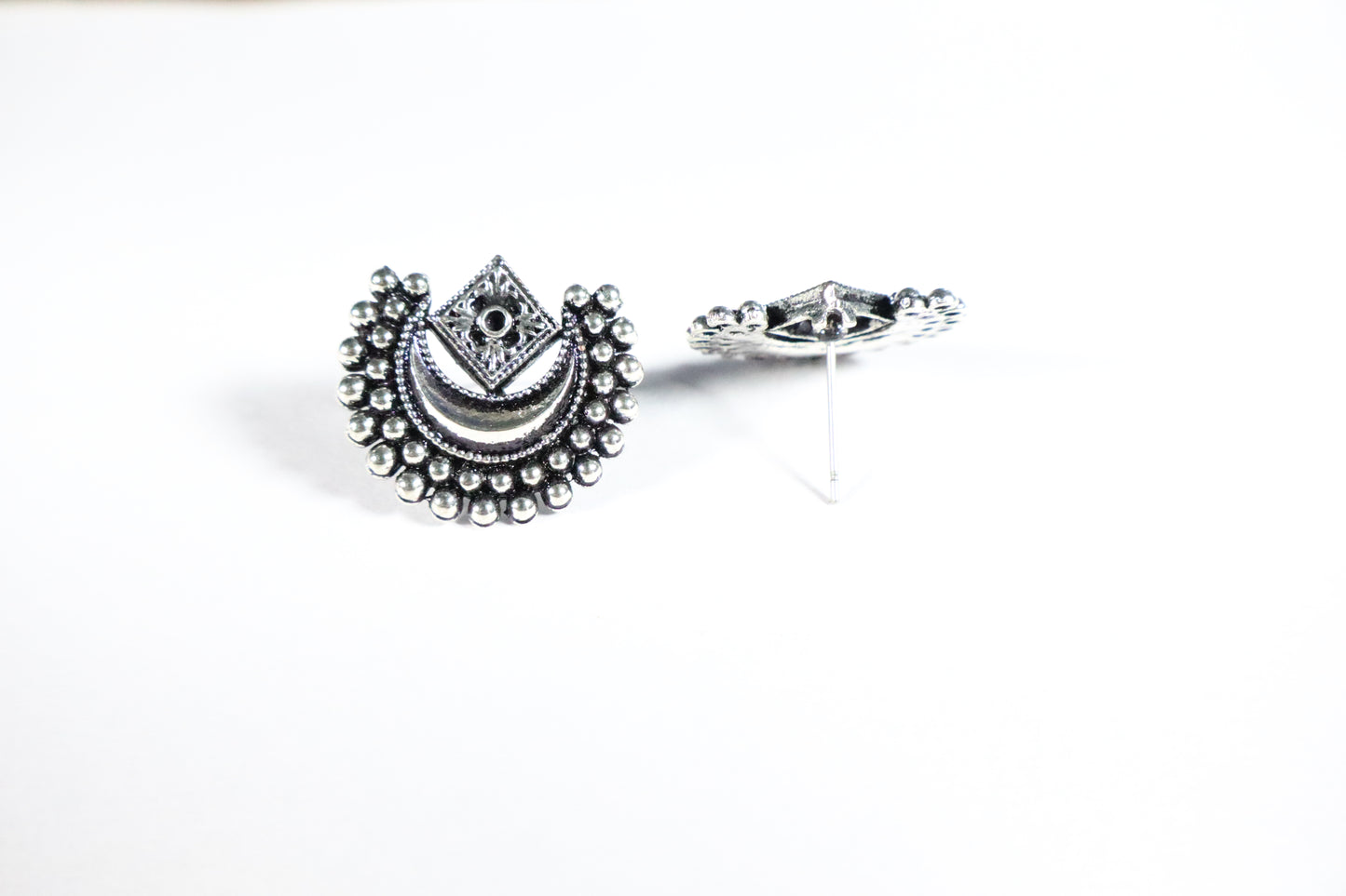 Crescent Moon Earrings (KN1312)