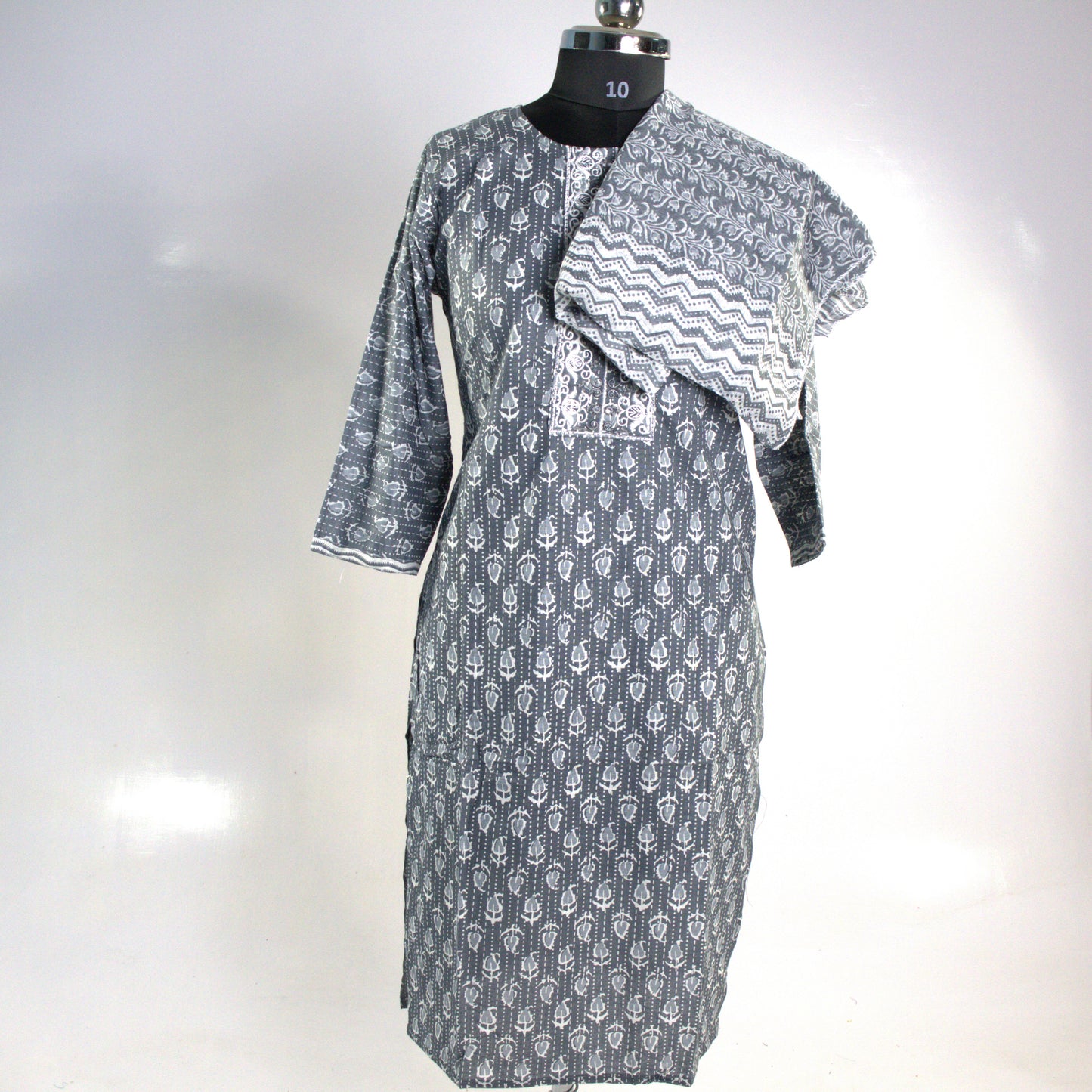 Cozy Comfort: Grey Cotton Kurta Pyjama Set with Dupatta